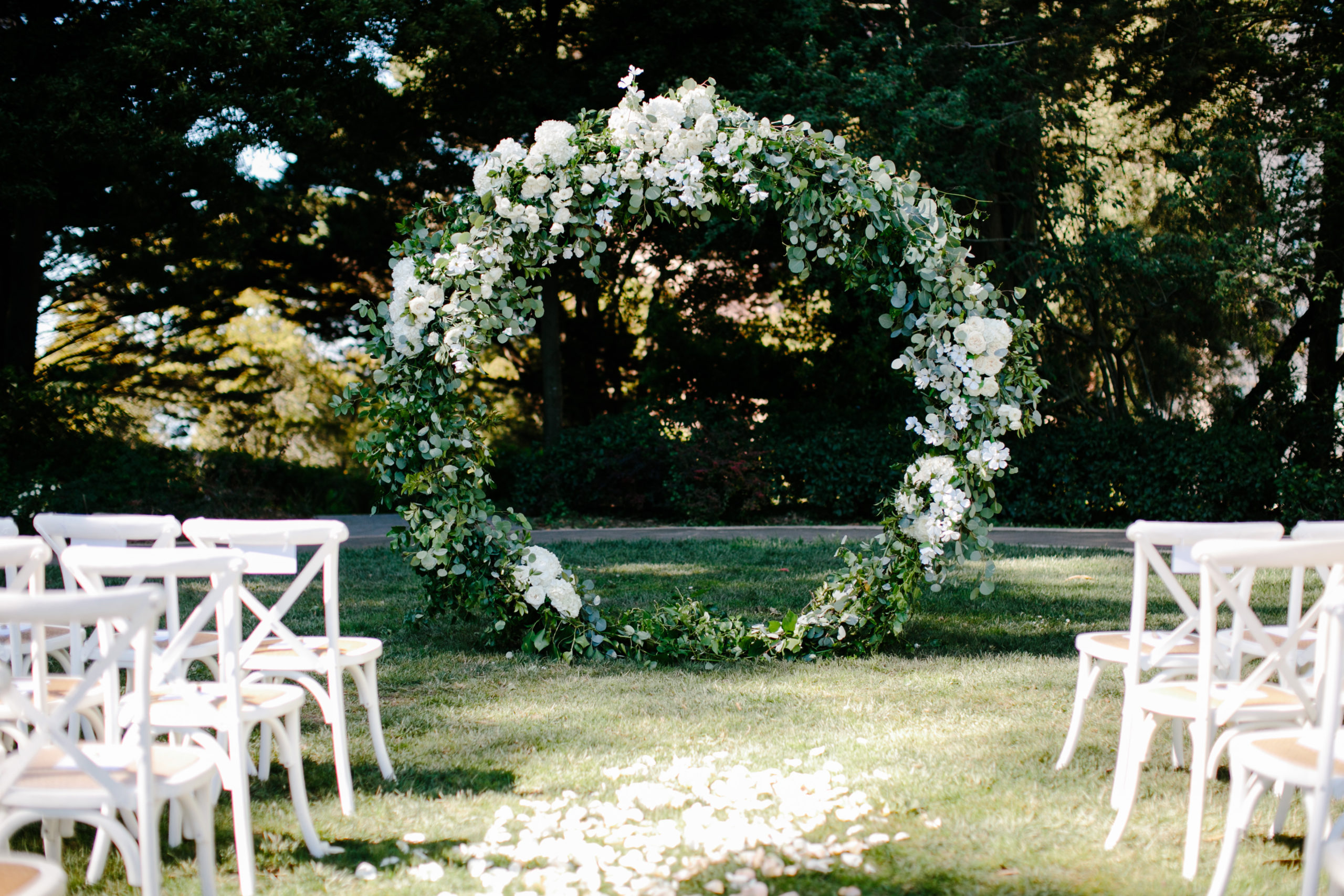 wedding circle arch flower decoration